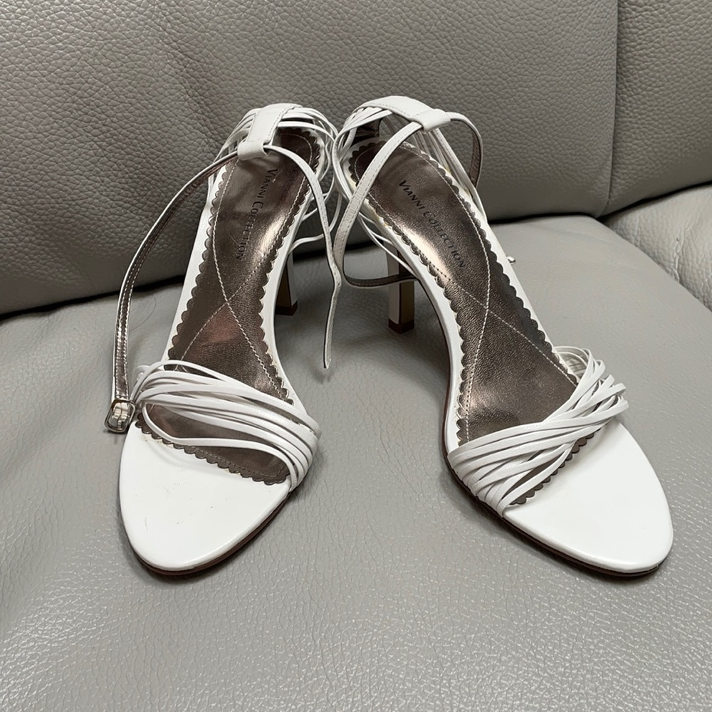 New Vianni Collection, white high heeled Shoe, New